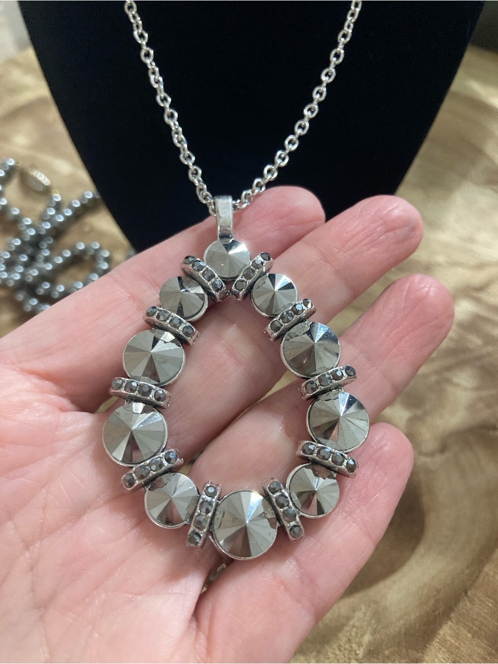 Mixed media - silver tone vintage|modern jewelry bundle - Picture 16 of 16
